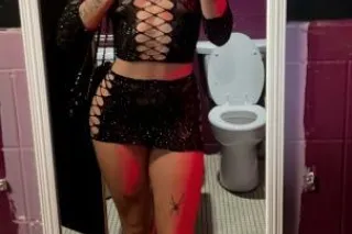 petite brunette visiting ;) - ... - Image 2